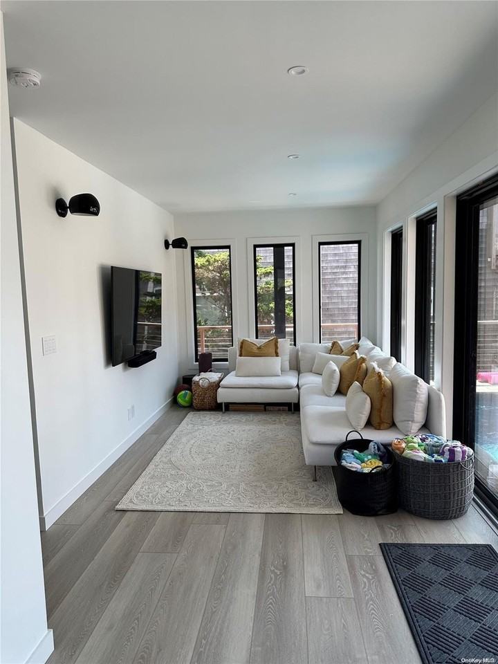 35 Huron St - Photo 4 of 11