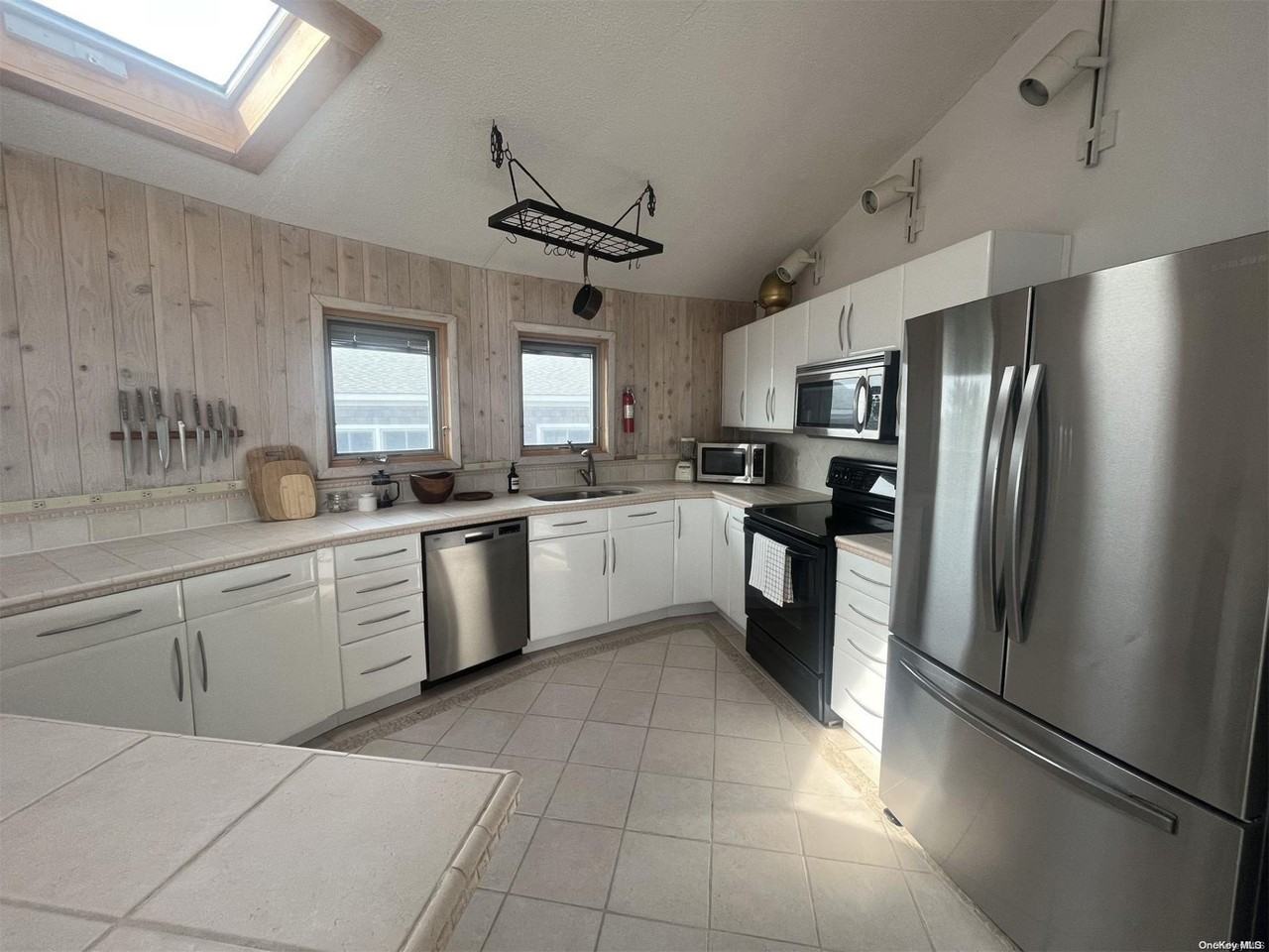 85 Bungalow Walk - Photo 2 of 13