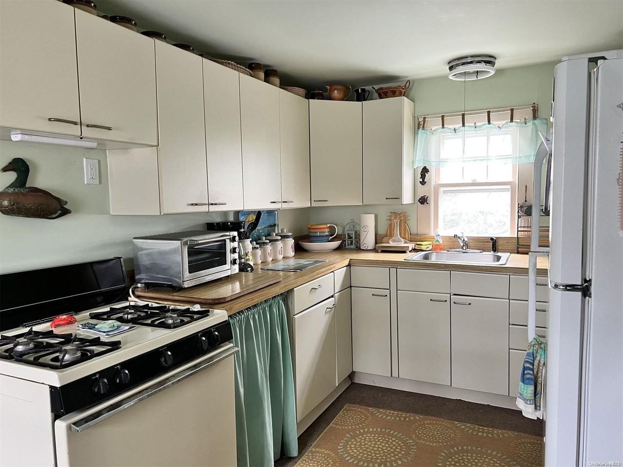 63 Bungalow Walk - Photo 3 of 11