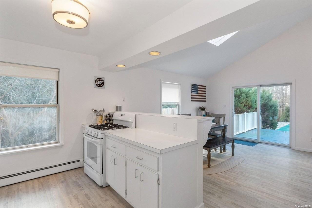 37 Halsey Rd - Photo 7 of 17