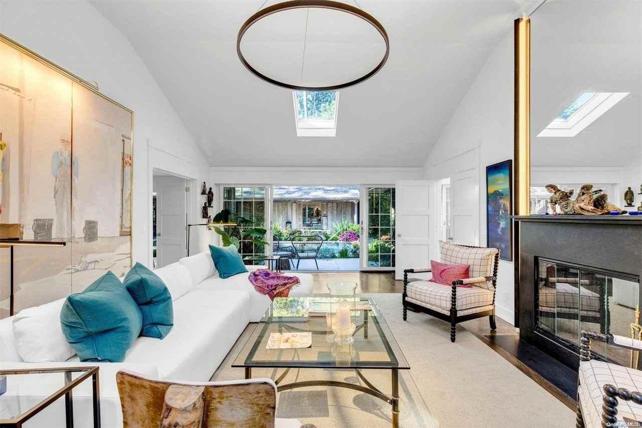 16 16 Rsmorw Court - Photo 3 of 36