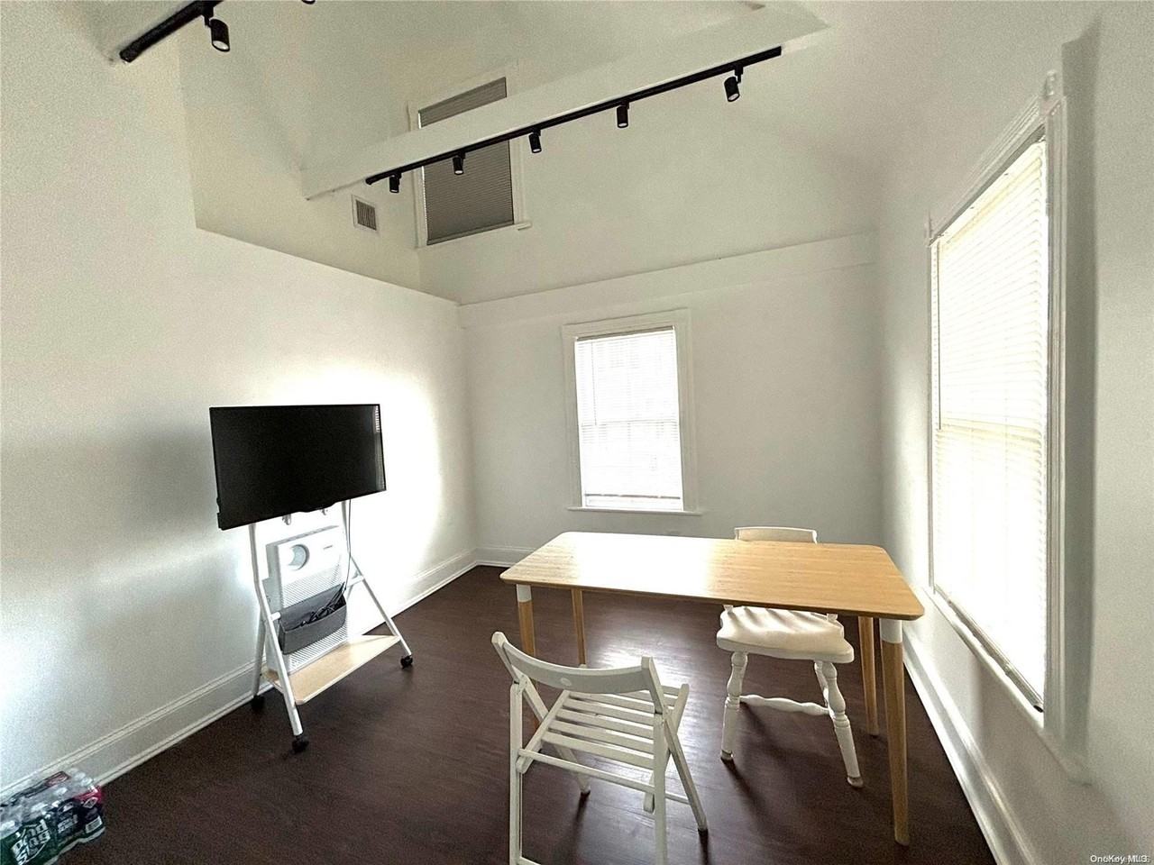 1433 Old Northern Blvd - Photo 2 of 8