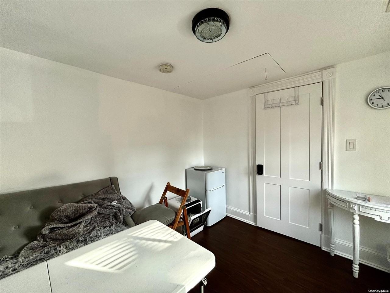 1433 Old Northern Blvd - Photo 6 of 8