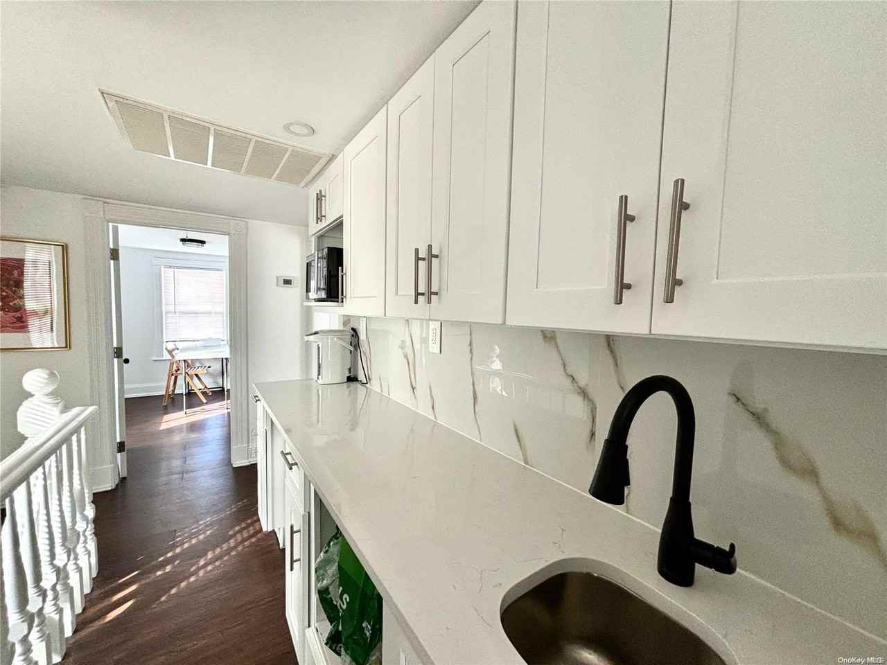 1433 Old Northern Blvd - Photo 7 of 8