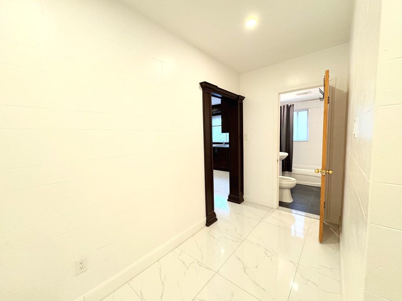 6610 28e Avenue - Photo 3 of 10