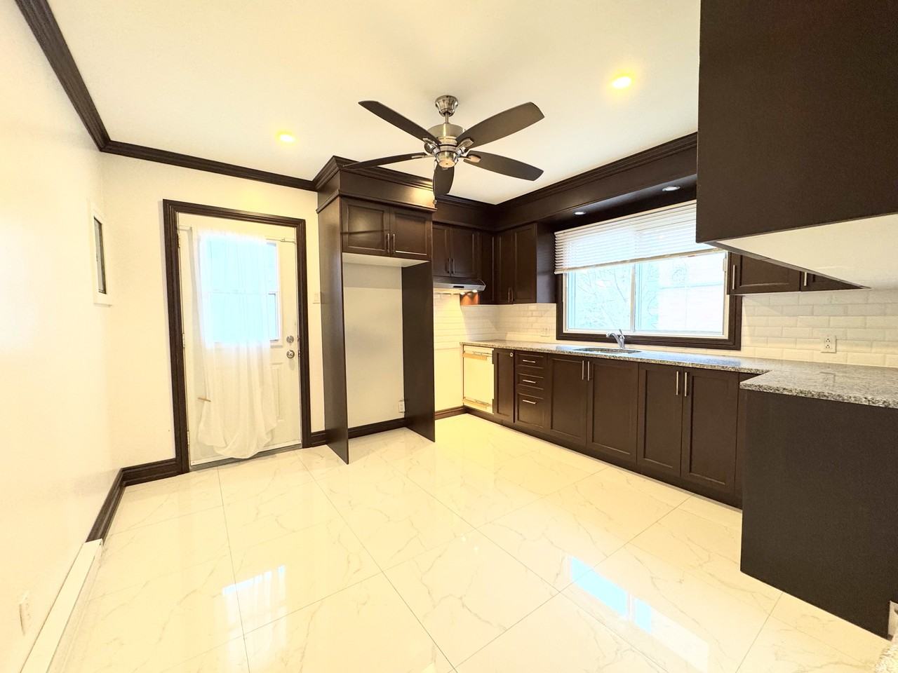 6610 28e Avenue - Photo 2 of 10