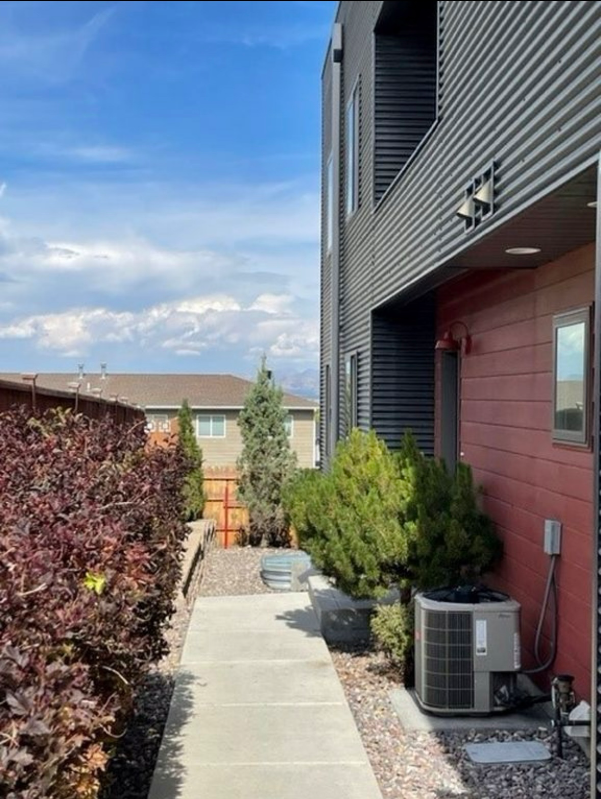 1719 Euclid Ave - Photo 3 of 12