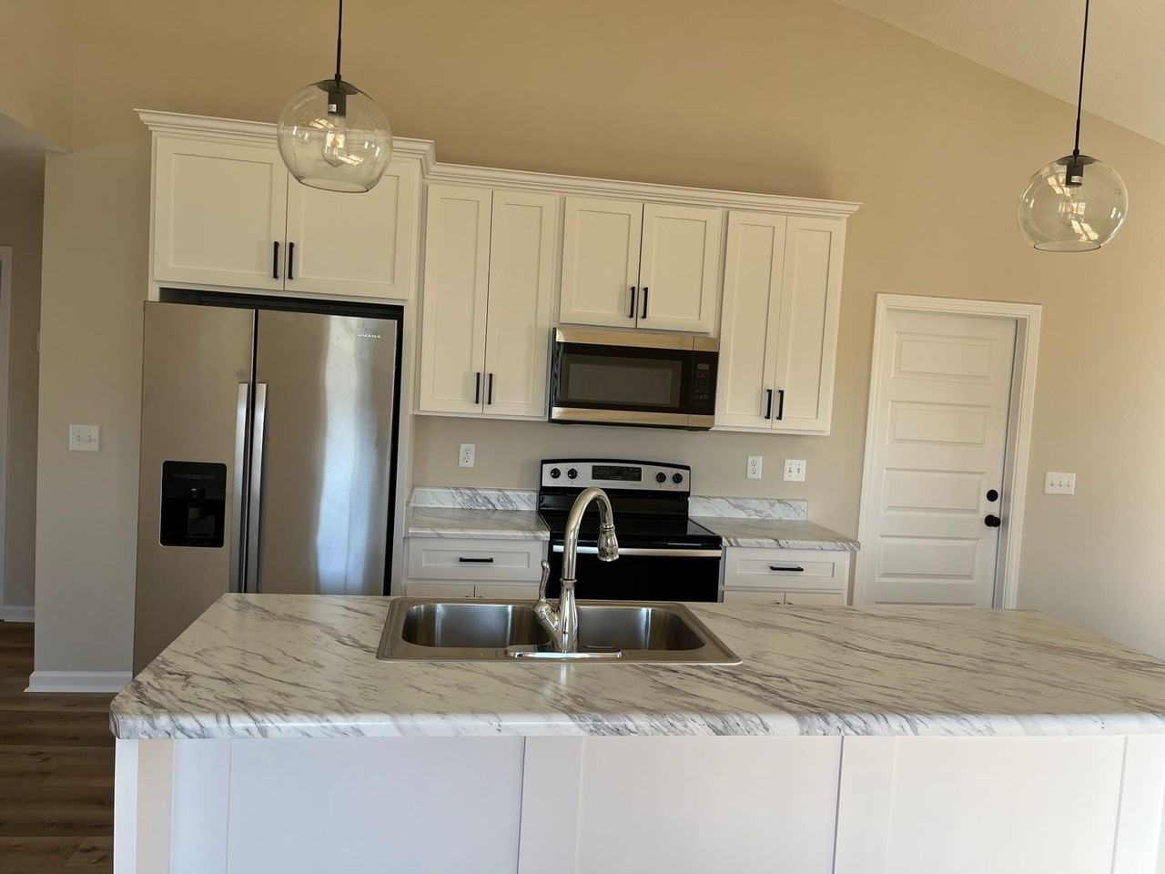 2699 Largo Ave - Photo 3 of 9