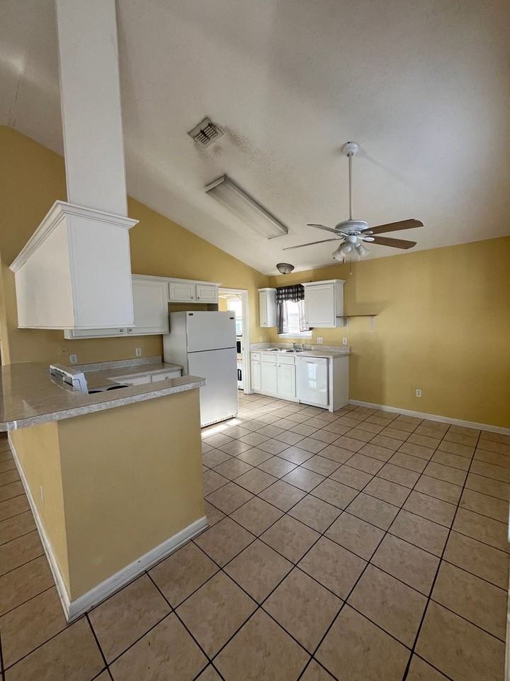 220 Seahorse Way - Photo 3 of 11