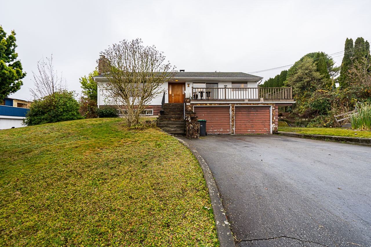 709 Roslyn Boulevard - Photo 3 of 33