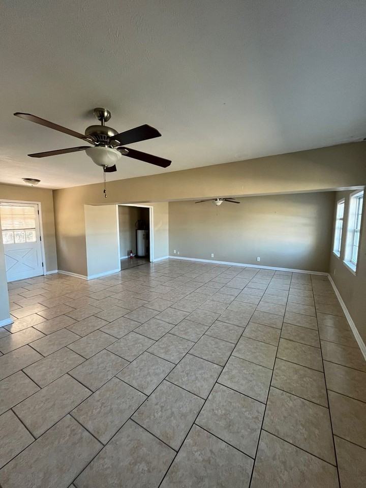 3121 W 21st Ct - Photo 2 of 10