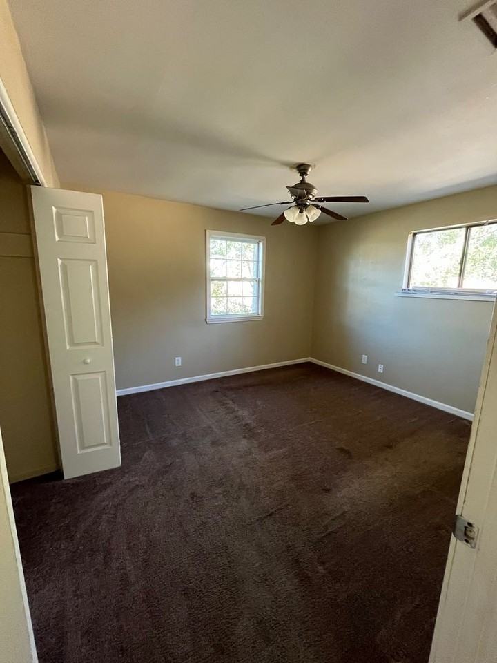 3121 W 21st Ct - Photo 7 of 10