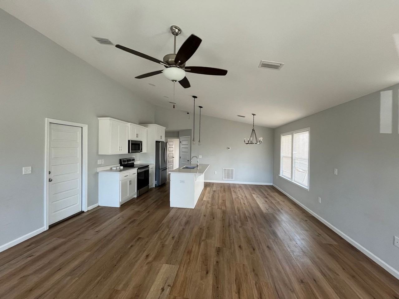 447 Raven Ln - Photo 2 of 9