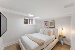 featured image of Queen St W & Wilson Park Rd