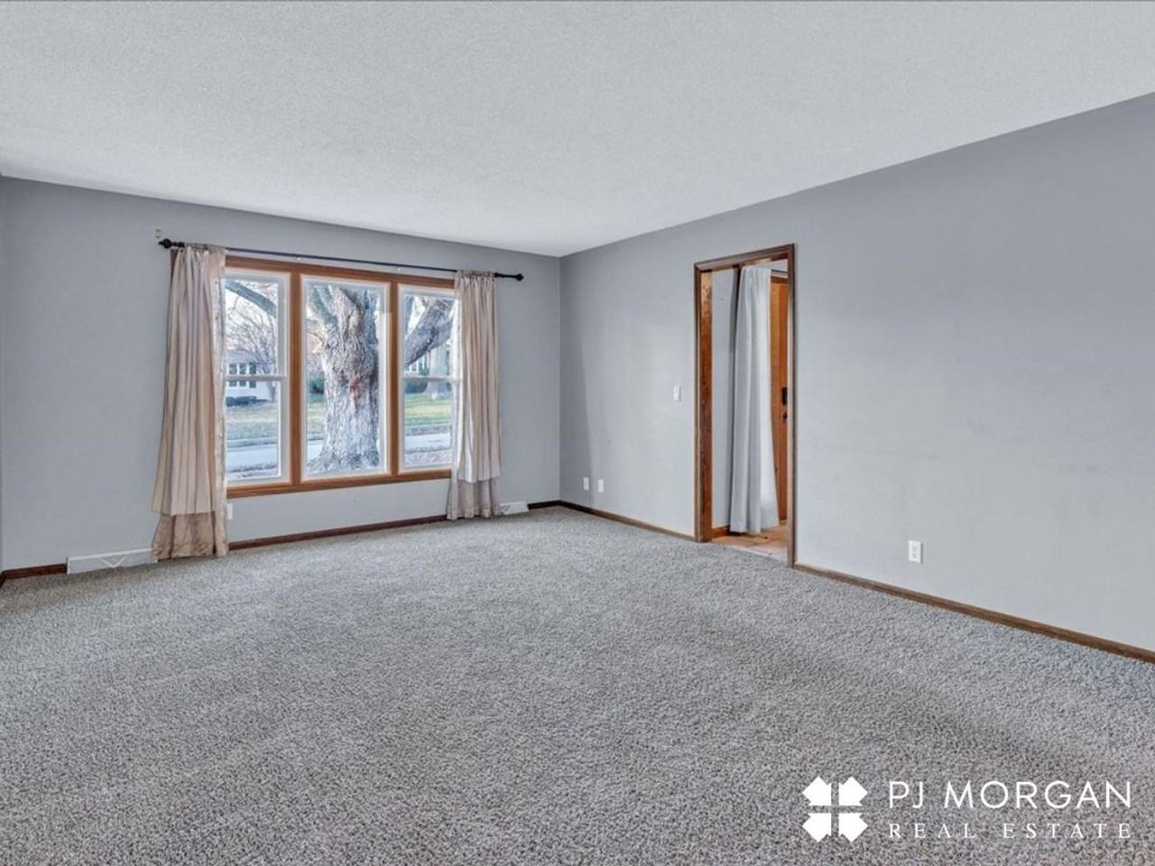 2225 S 147th St - Photo 7 of 28