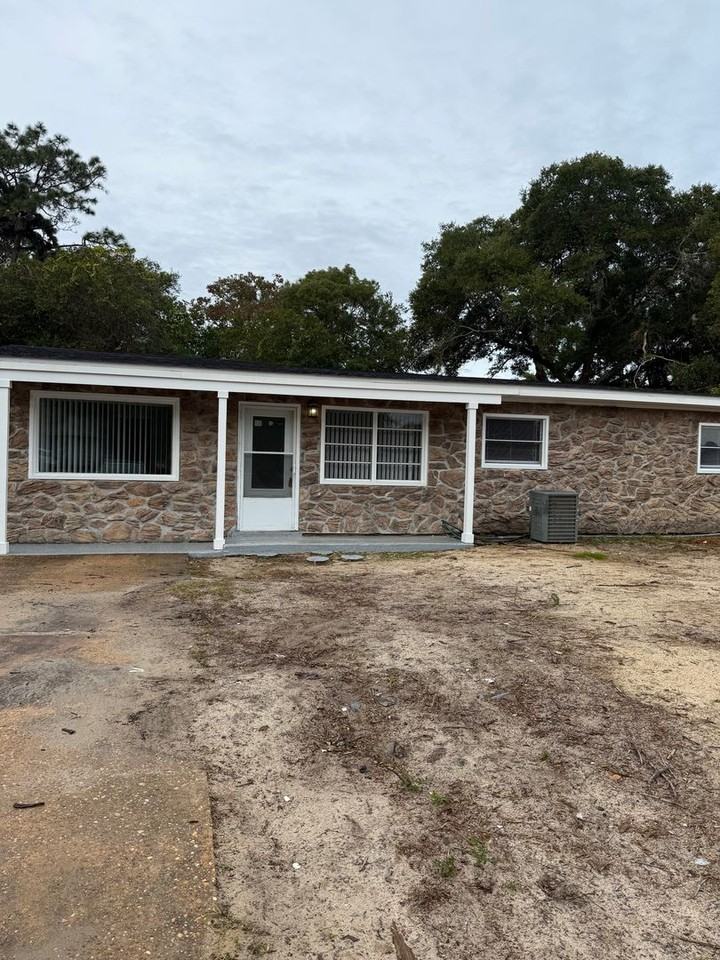 608 Manchester Rd - Photo 2 of 12