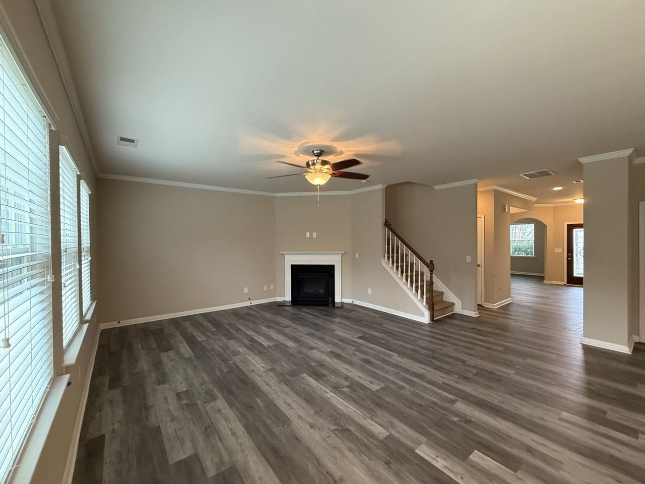 1121 Wainscott Dr - Photo 2 of 25