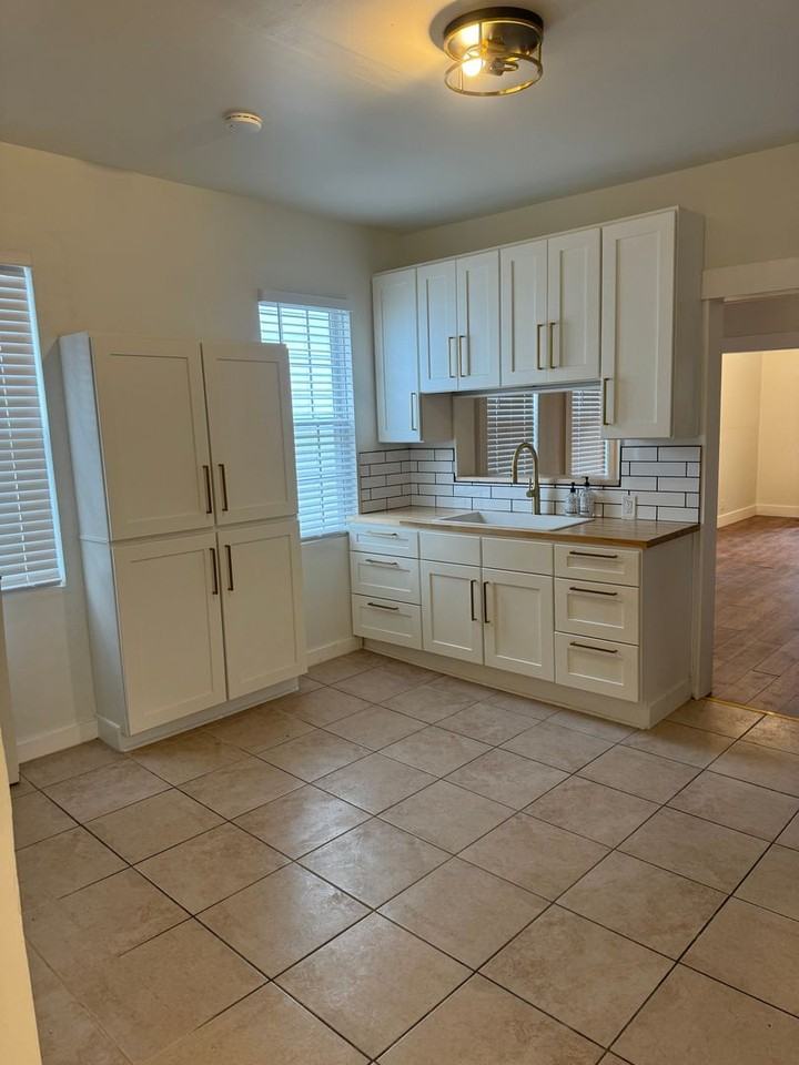 2228 N Buffum St - Photo 2 of 25