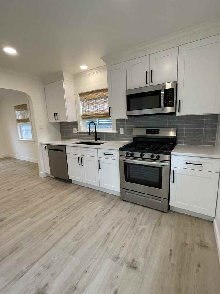 2409 N 28th St #NA - Photo 2 of 20