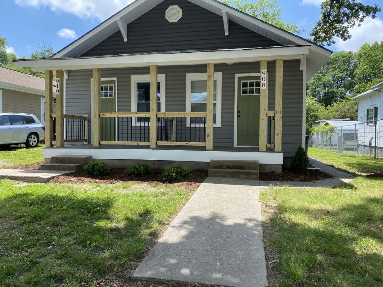 908 Pichard St - Photo 2 of 8