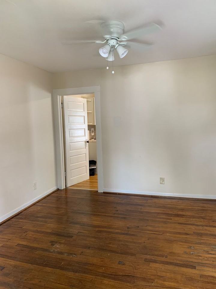 908 Pichard St - Photo 3 of 8
