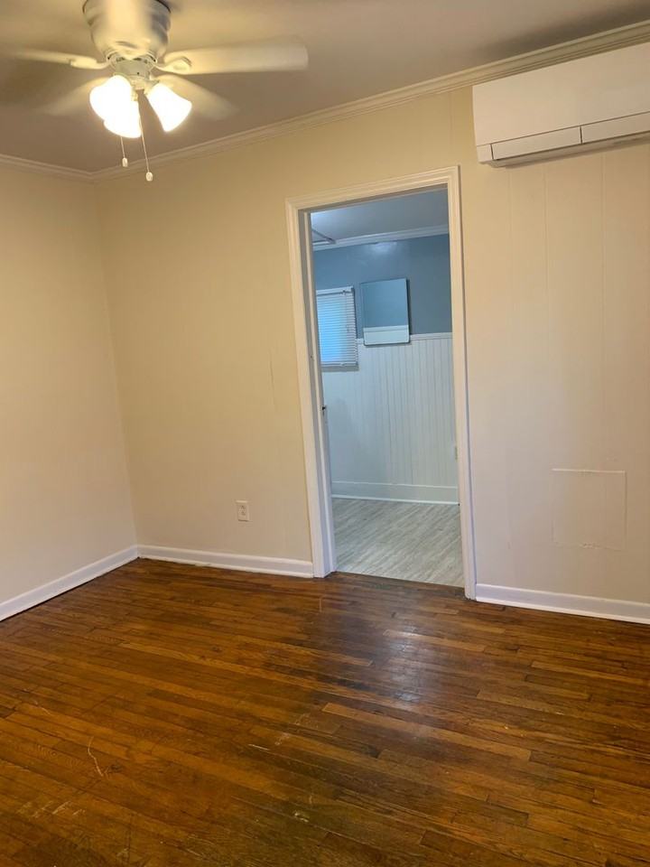 908 Pichard St - Photo 5 of 8
