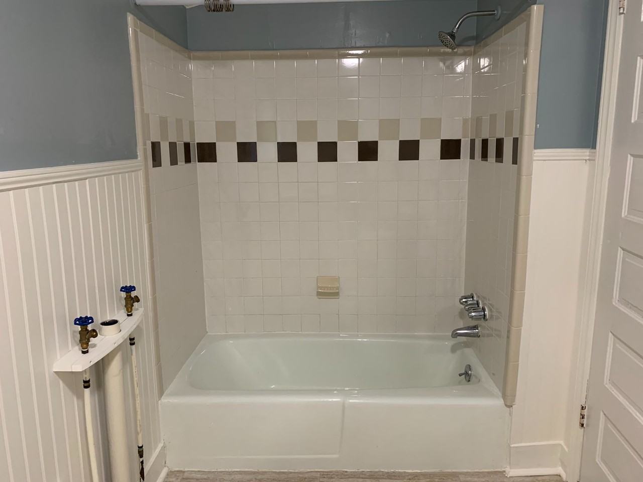 908 Pichard St - Photo 6 of 8