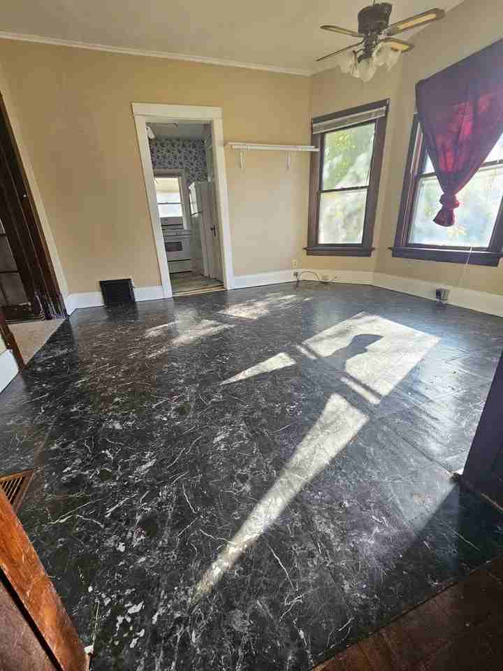 2425 12th St - Photo 2 of 10