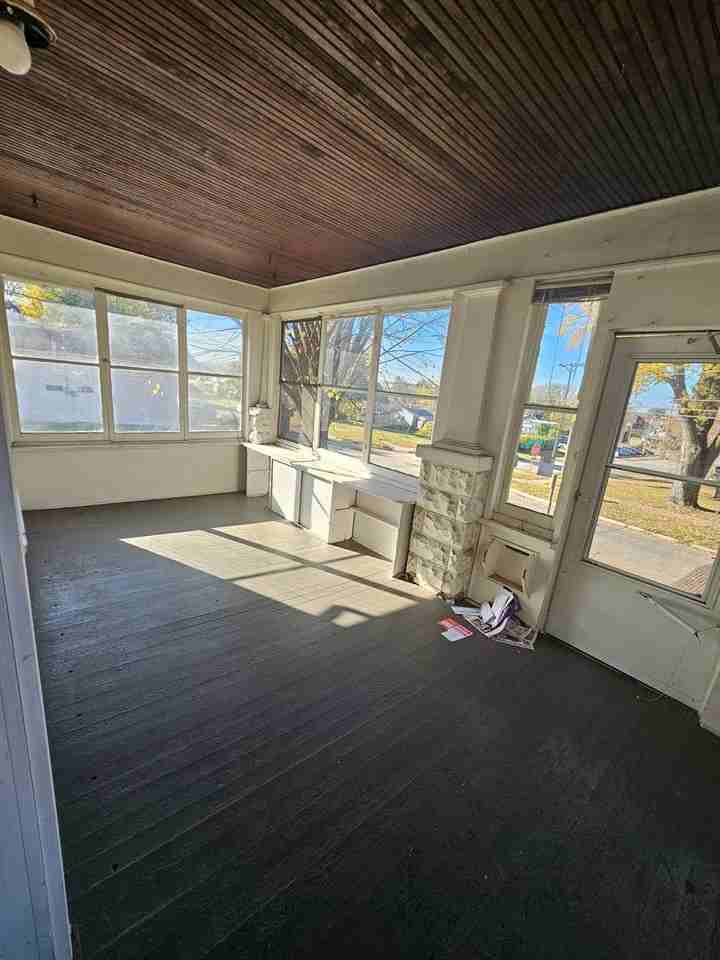 2425 12th St - Photo 3 of 10