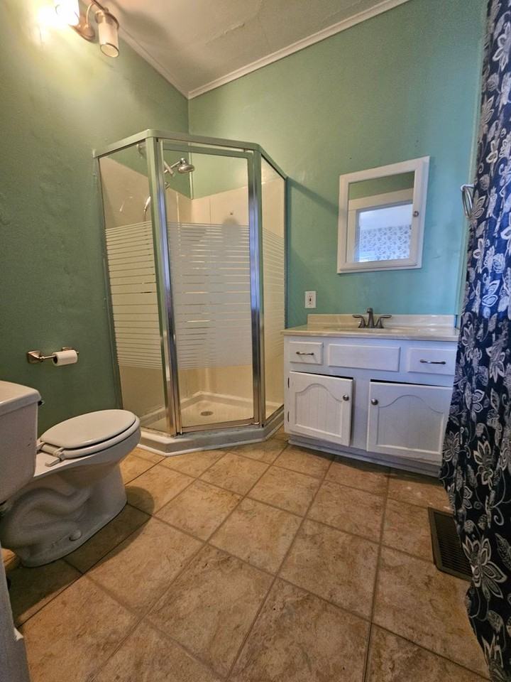 2425 12th St - Photo 7 of 10