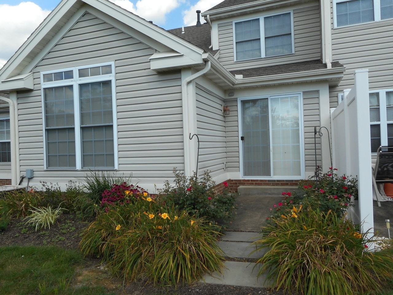 527 Oak Hill Ln - Photo 2 of 21