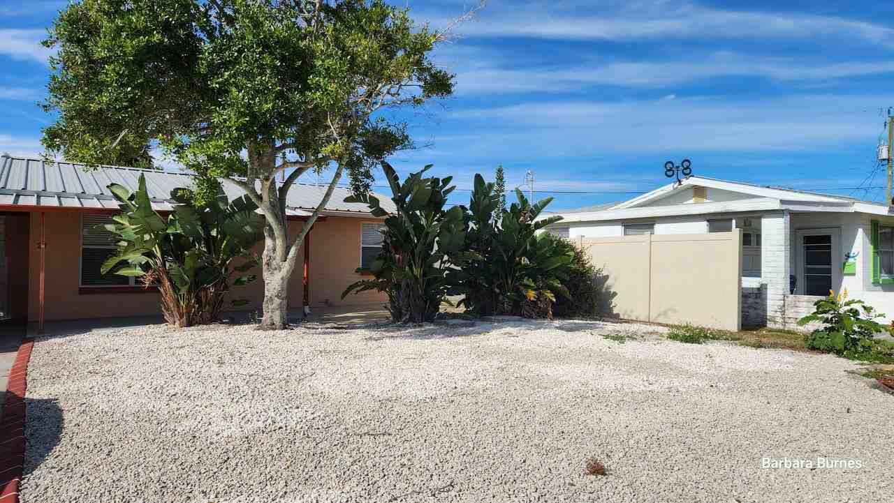 27 Hibiscus Dr - Photo 2 of 18