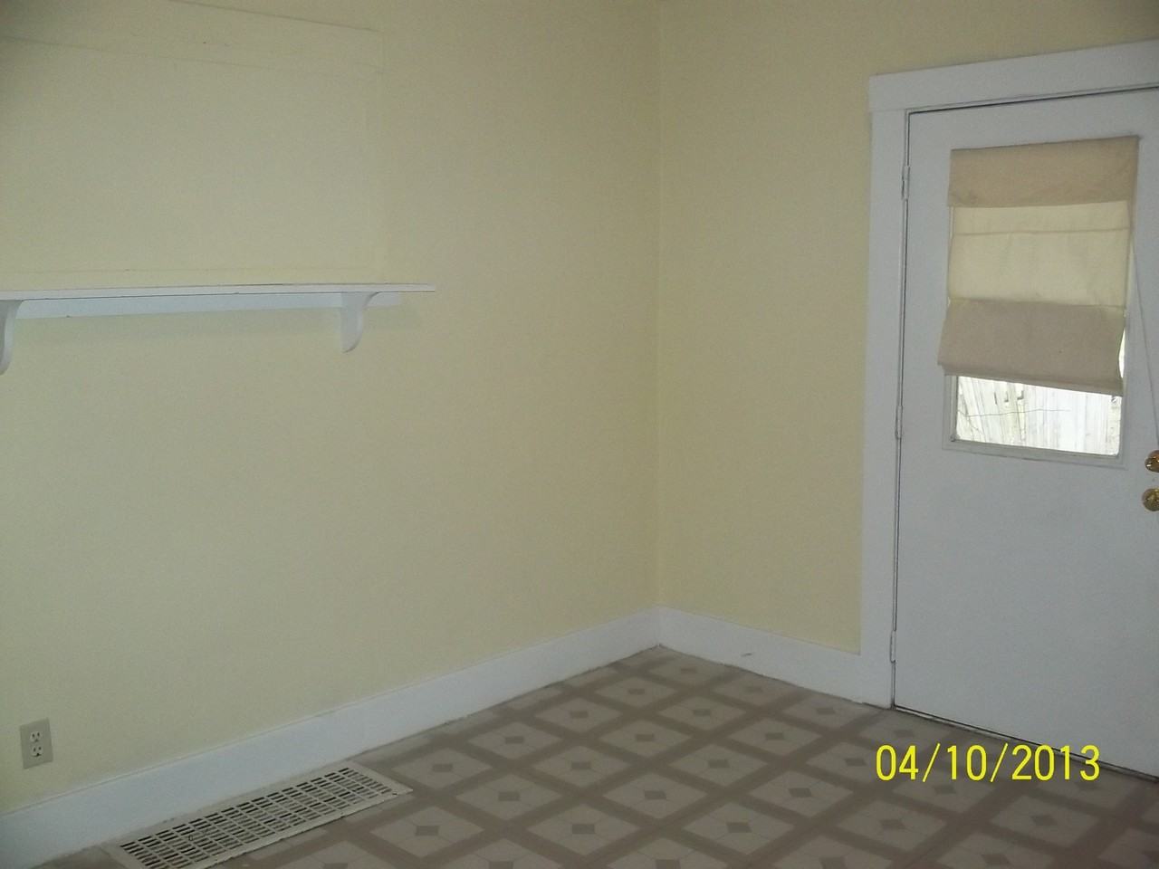 2118 Thompson Ave - Photo 3 of 5