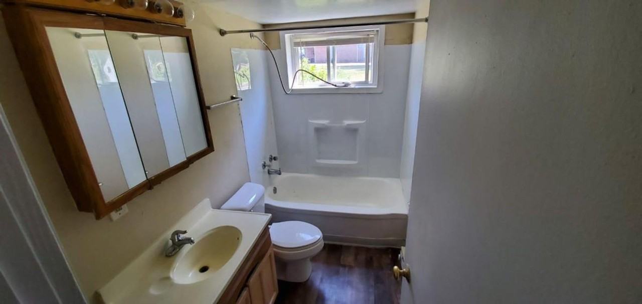608 Sheridan Rd - Photo 6 of 9