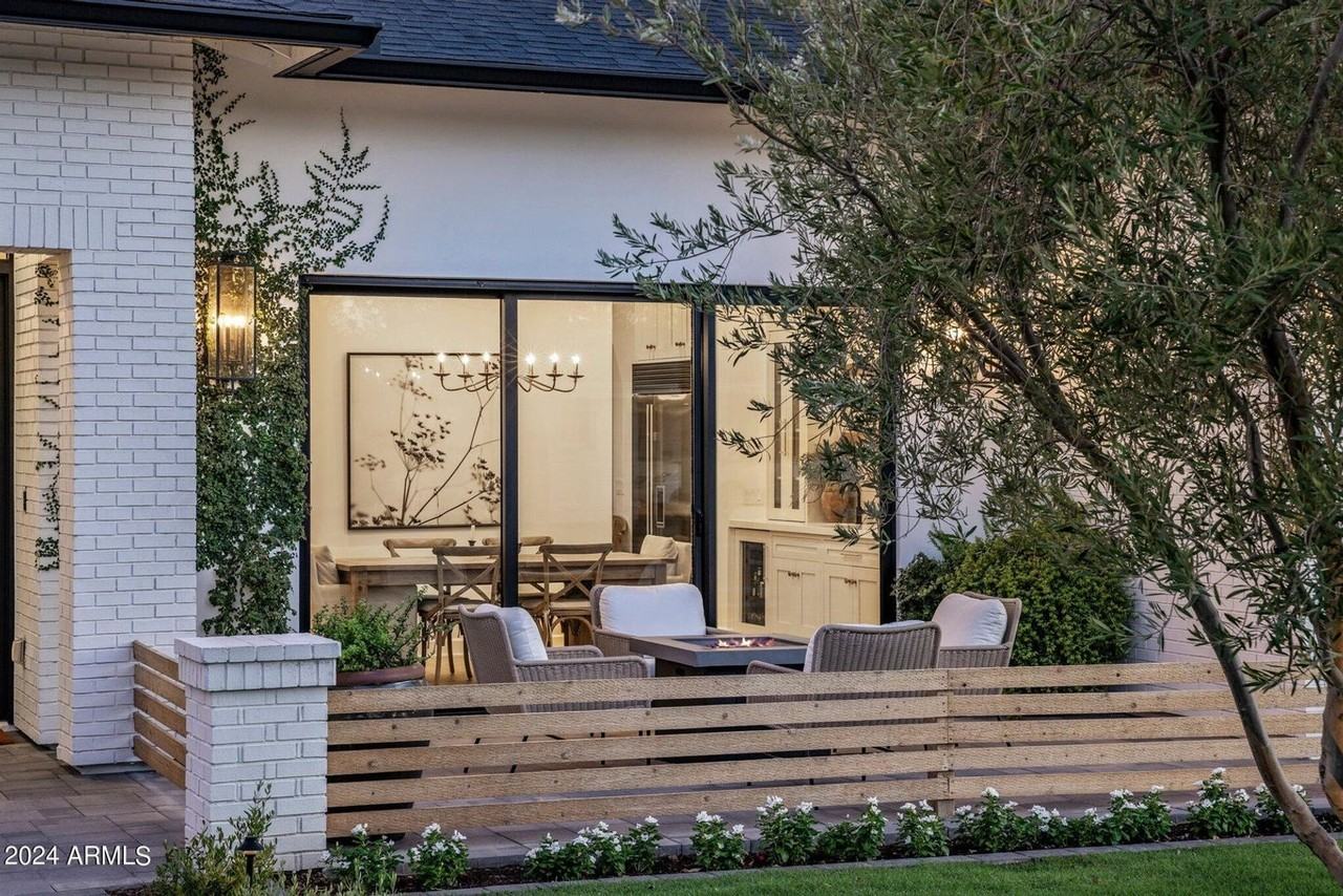 4147 E Clarendon Ave - Photo 4 of 31