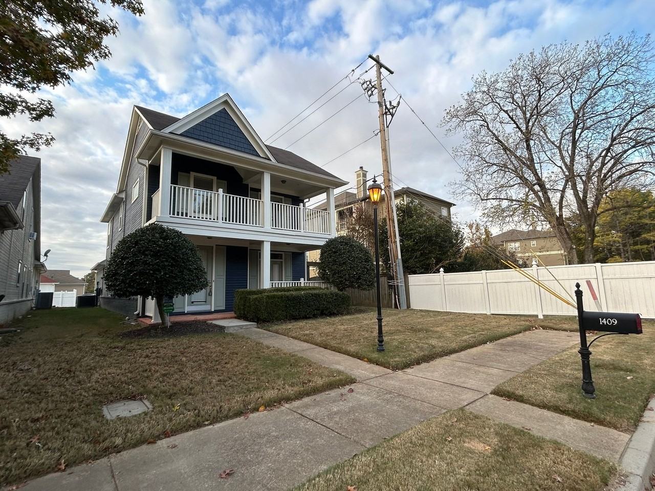 1409 Island Pl E - Photo 4 of 31