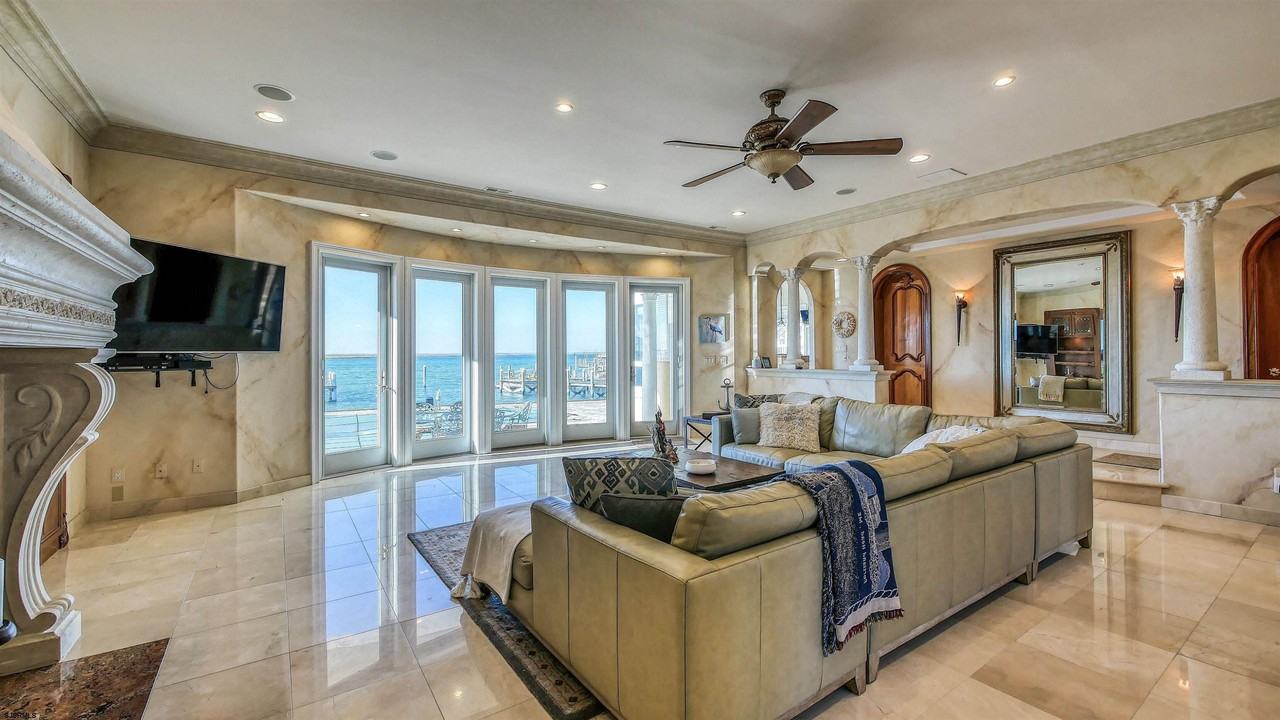 530 West Shore Drive - Photo 6 of 50