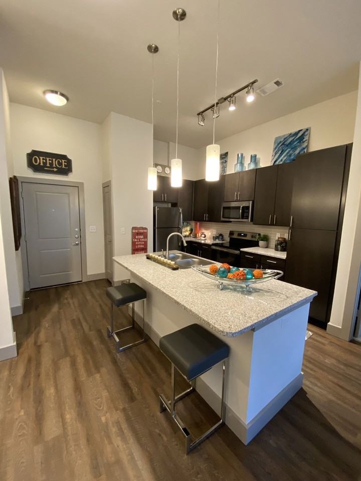 4131 Glenview Dr #4202 - Photo 2 of 8