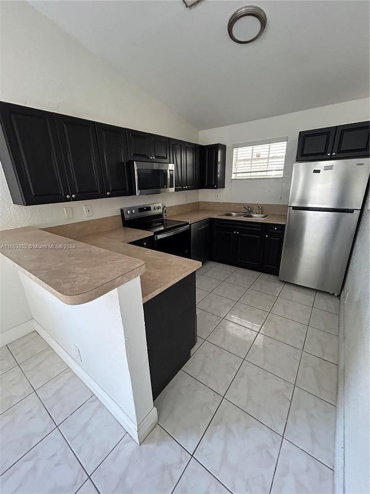 2441 Nw 14th St #2441 - Photo 3 of 8