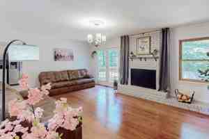 featured image of W Lakeshore Dr