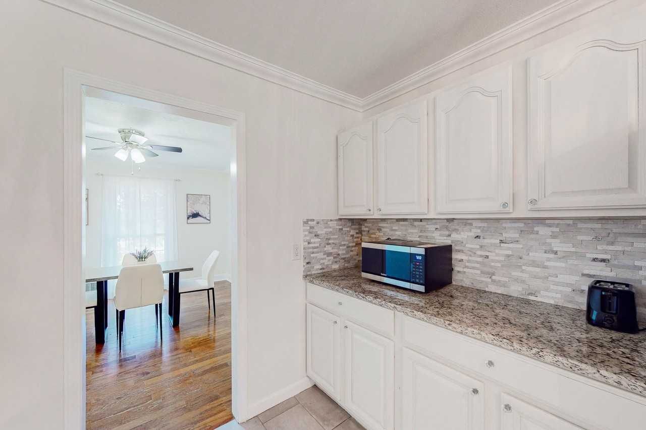 W Lakeshore Dr - Photo 5 of 17