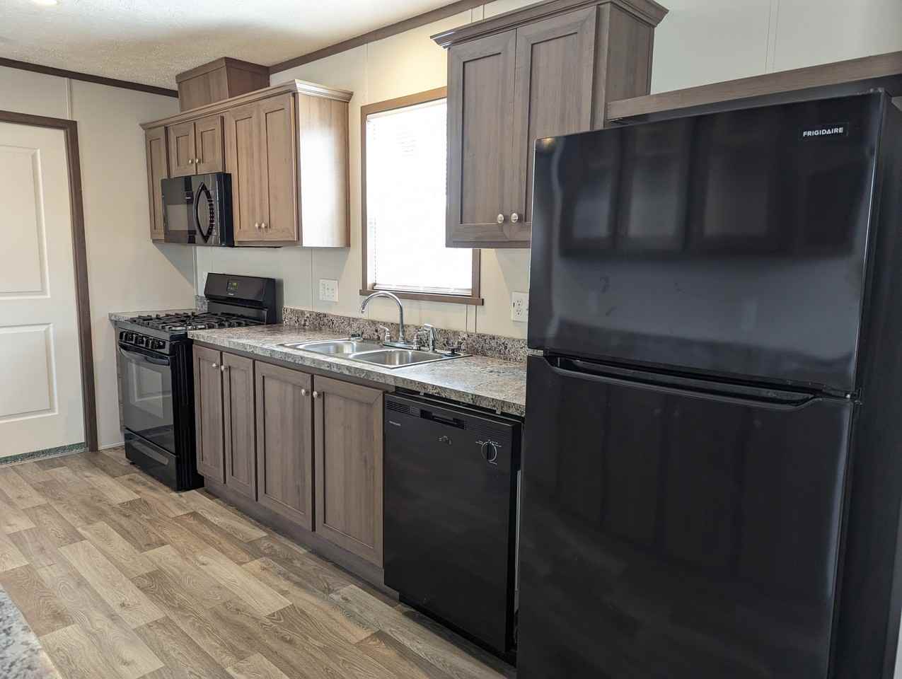 46000 Geddes Rd #18 - Photo 2 of 19