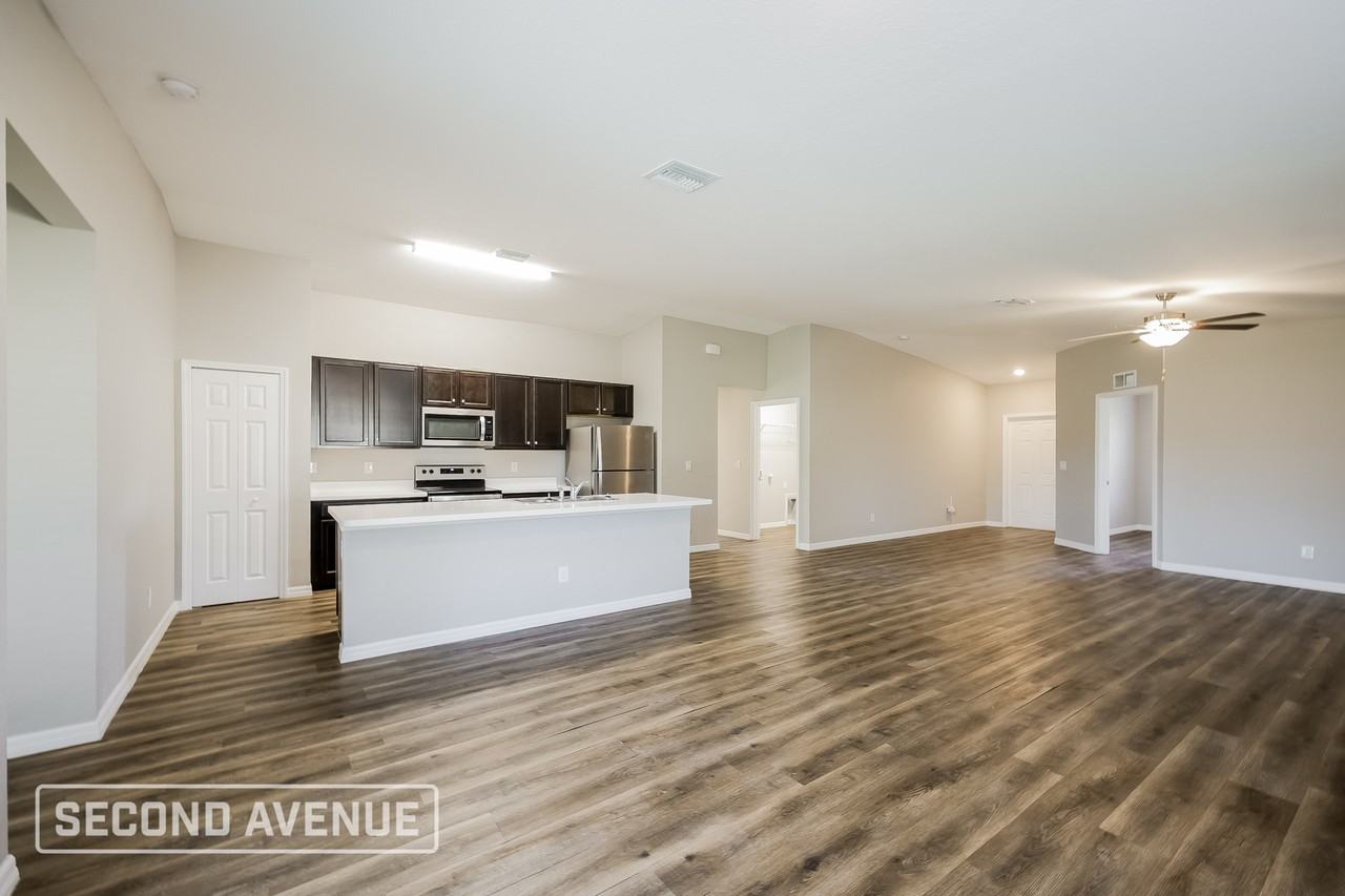 1318 Ne 33rd Ln - Photo 4 of 27