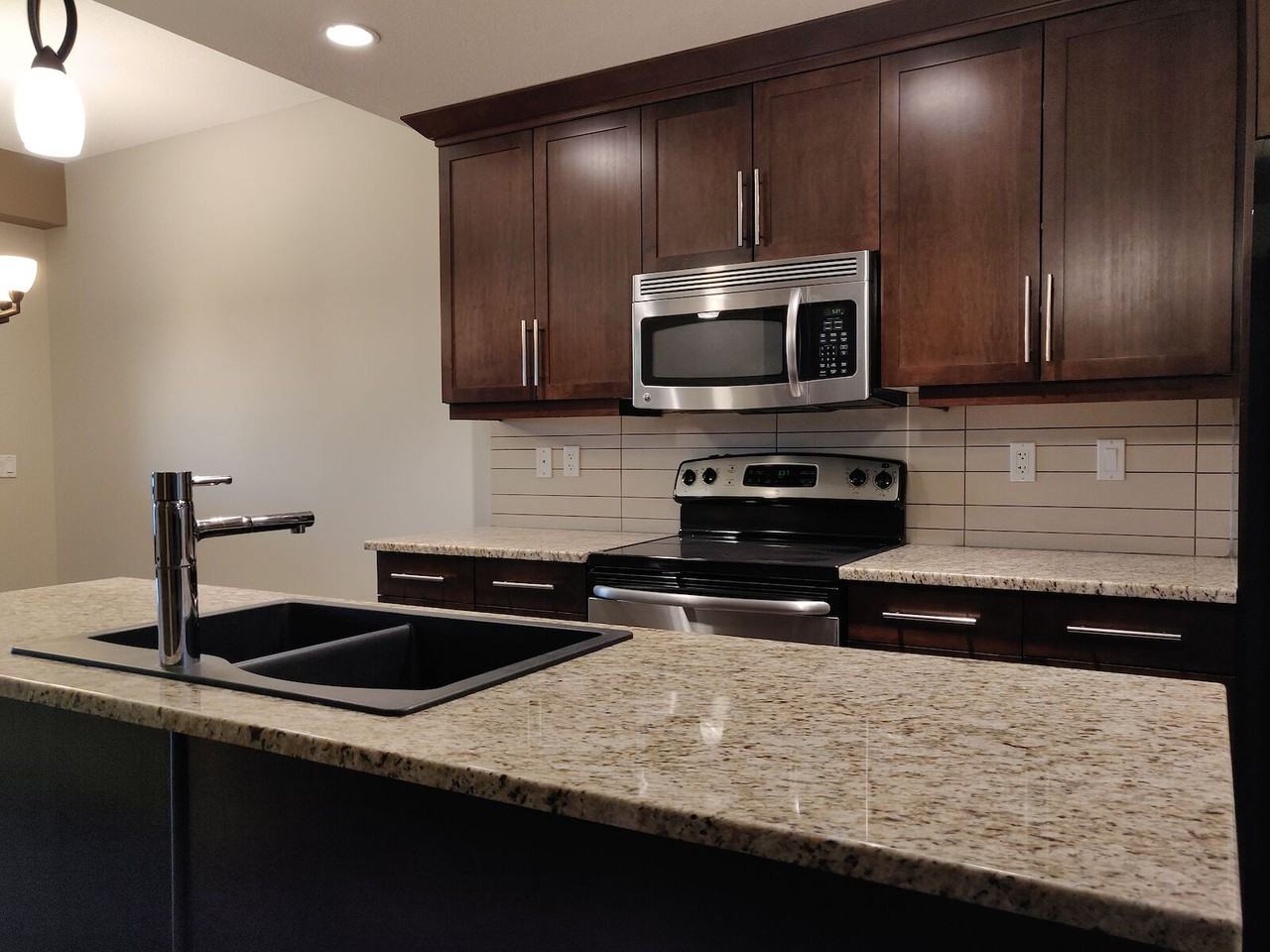 1760 26 Ave Sw - Photo 3 of 50