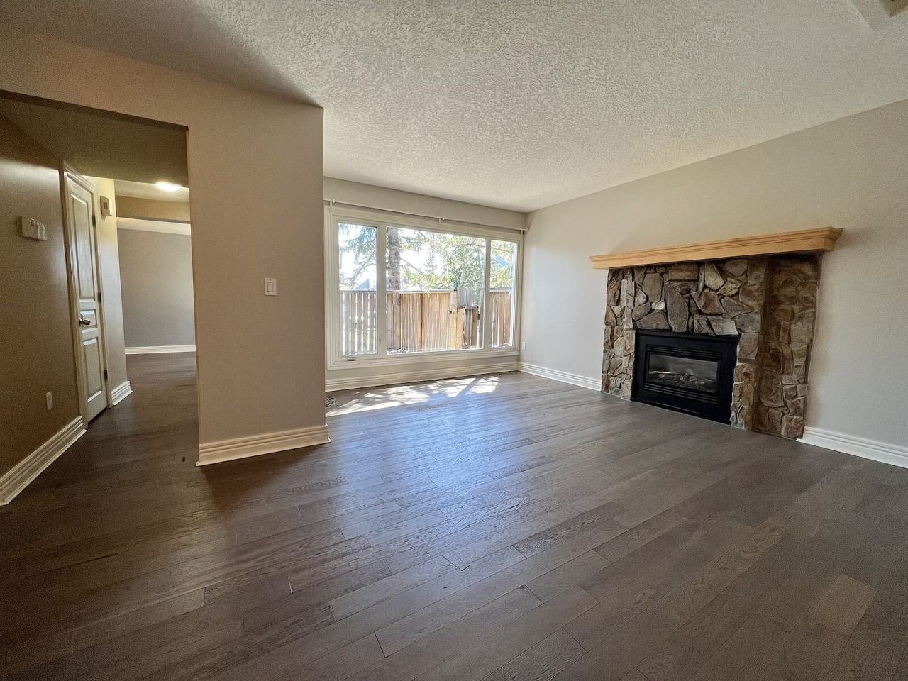 Corner unit, 2Bed 1.5Bath Townhome in Glamorgan! Double Garage, 2outdoor spaces - Photo 2 of 31