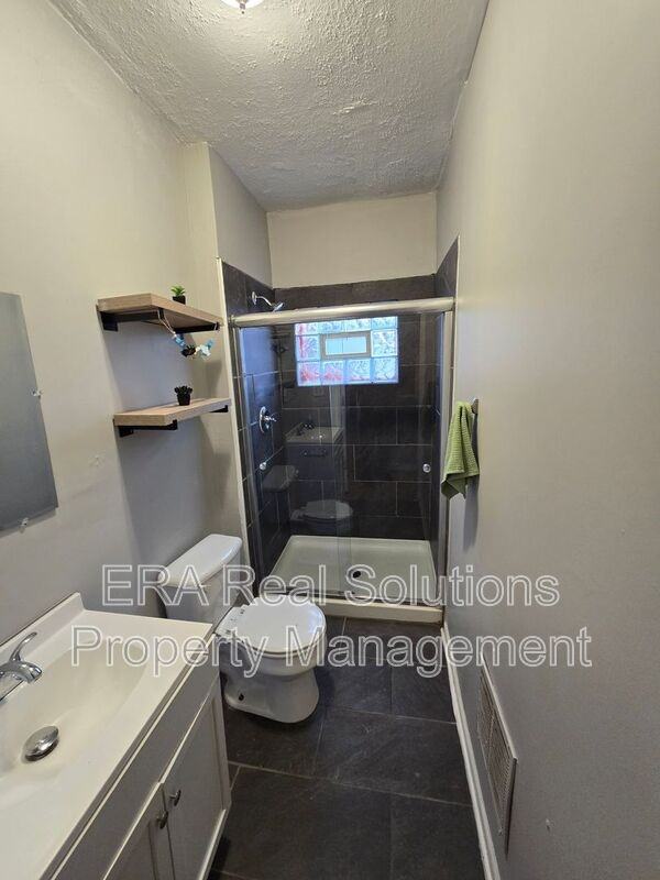 369 N Garfield Ave - Photo 2 of 19