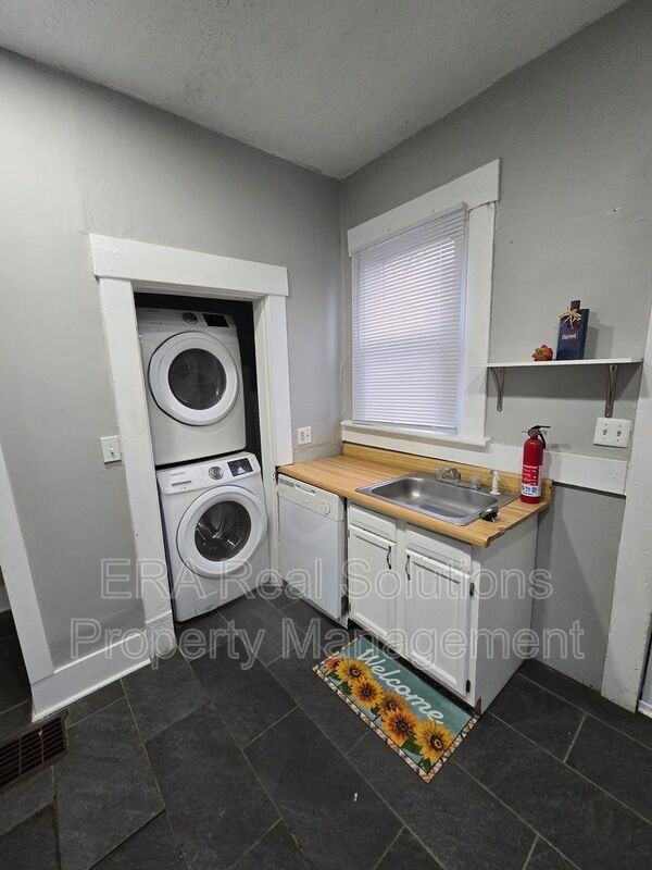 369 N Garfield Ave - Photo 3 of 19