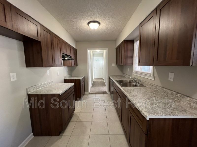 4733 Hodge Rd - Photo 3 of 11