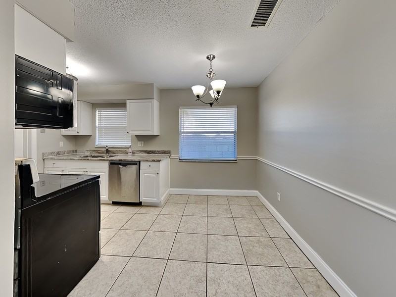 2605 E Pine St - Photo 4 of 17