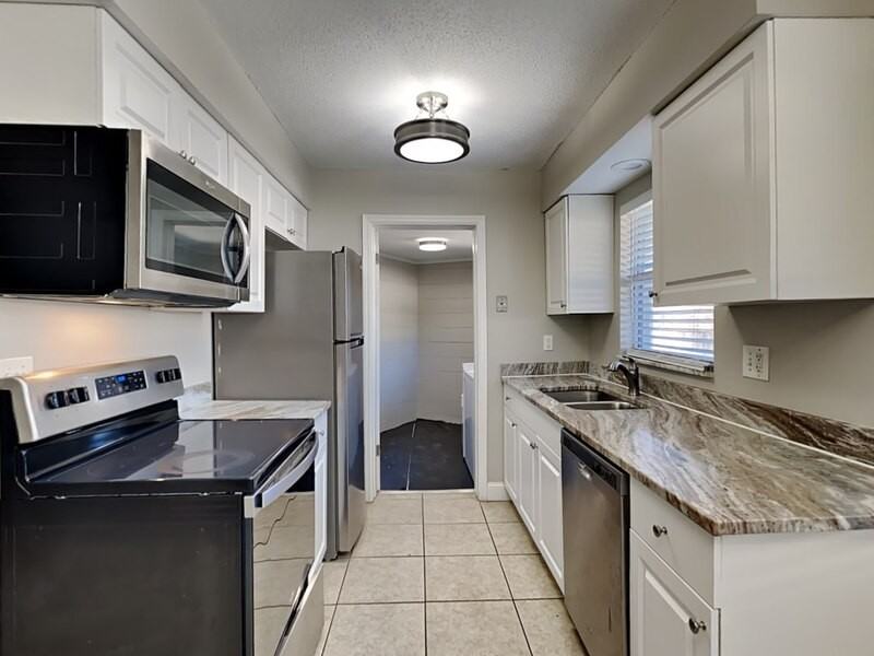 2605 E Pine St - Photo 2 of 17